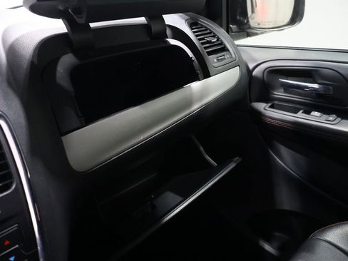 Used 2017 Dodge Grand Caravan GT image 29