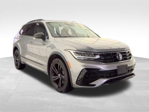 Used 2023 Volkswagen Tiguan SE R-Line AWD/4WD image 4