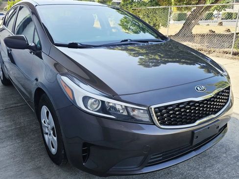 Used 2017 Kia Forte LX image 7
