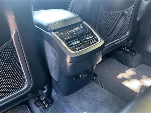 Used 2023 Volvo XC60 B5 Ultimate w/ Climate Package FWD image 33