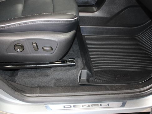 Used 2026 GMC Acadia Denali w/ Super Cruise Package AWD/4WD image 17