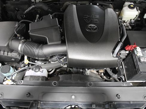 Used 2023 Toyota Tacoma TRD Off-Road image 18