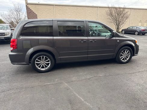Used 2014 Dodge Grand Caravan SE image 9
