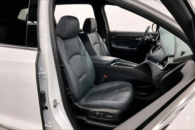 Used 2023 Buick Enclave Essence FWD image 8