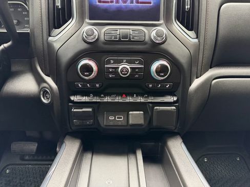 Used 2021 GMC Sierra 1500 AT4 w/ AT4 Preferred Package AWD/4WD image 11