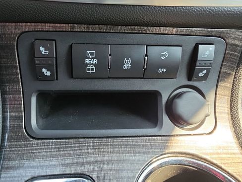 Used 2014 GMC Acadia SLT image 16