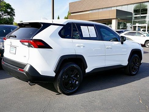 Used 2022 Toyota RAV4 LE FWD image 9