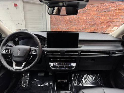 Used 2023 Lincoln Corsair AWD image 12