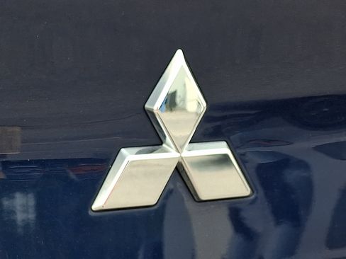 Used 2023 Mitsubishi Outlander SE AWD/4WD image 34
