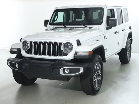 Used 2025 Jeep Wrangler Unlimited Sahara AWD/4WD image 4