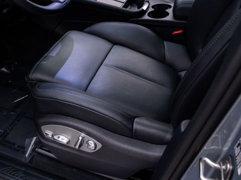 Certified 2026 Porsche Macan AWD/4WD image 15