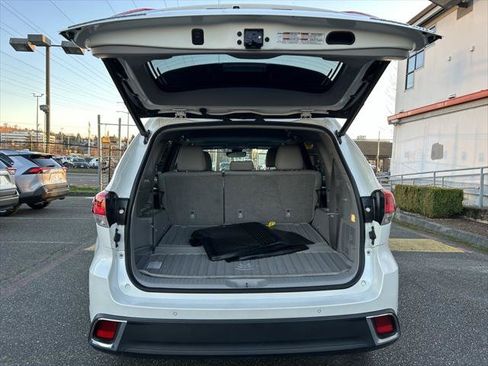 Certified 2019 Toyota Highlander Limited AWD/4WD image 24