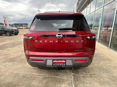New 2026 Nissan Pathfinder Platinum FWD image 3