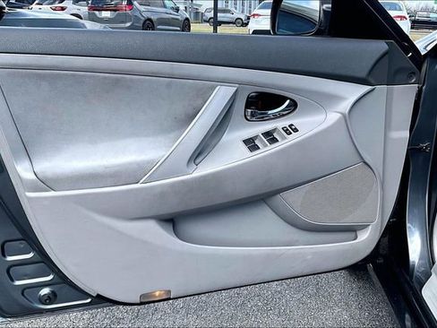 Used 2010 Toyota Camry LE image 16