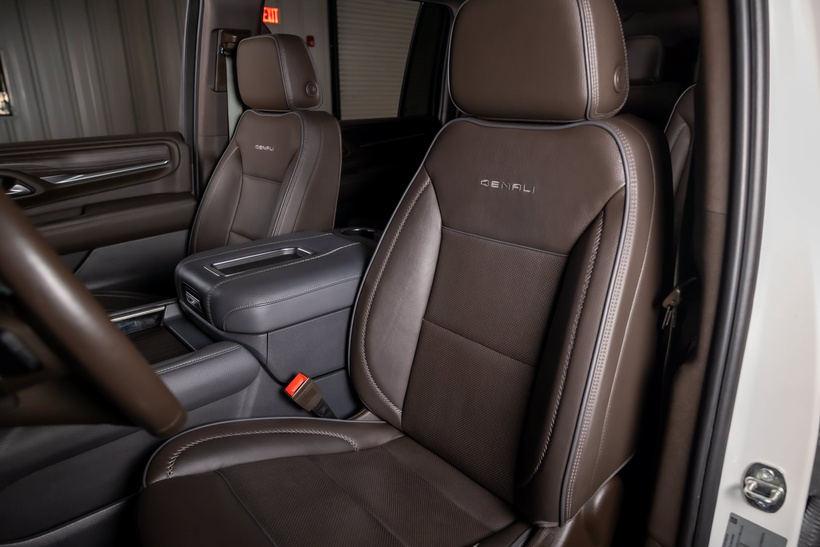 Used 2022 GMC Yukon XL Denali RWD image 5