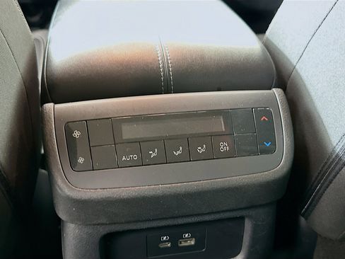 Used 2024 Nissan Pathfinder SV image 26