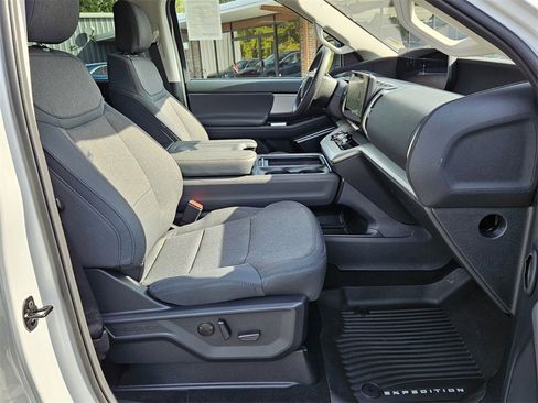 New 2025 Ford Expedition Active image 15