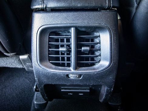 Used 2019 Jeep Cherokee Latitude Plus image 43