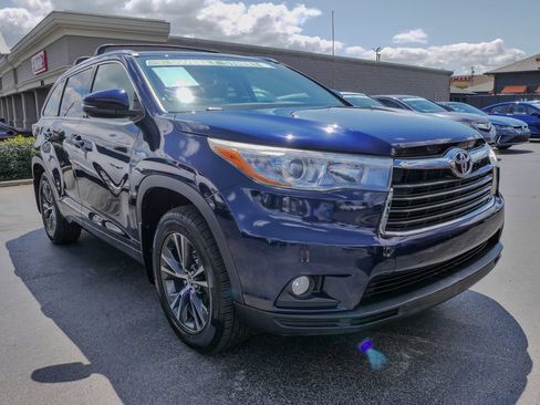 Used 2016 Toyota Highlander XLE AWD/4WD image 3