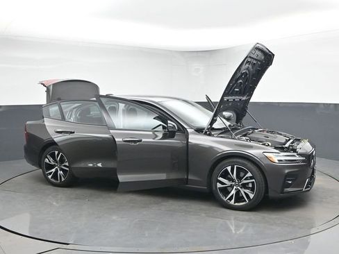 Used 2025 Volvo S60 B5 Plus image 48