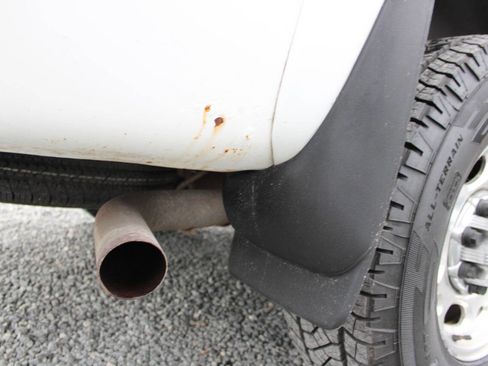 Used 2005 Chevrolet Suburban 2500 LT w/ Preferred Equipment Group image 32