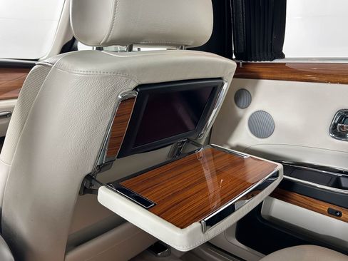 Used 2011 Rolls-Royce Ghost image 32