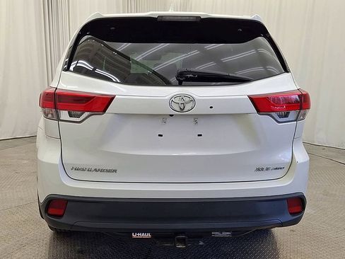 Used 2018 Toyota Highlander XLE image 2