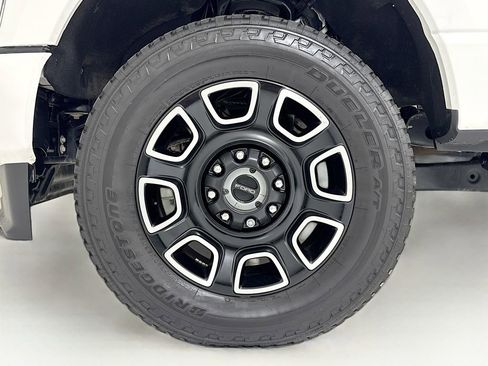 Used 2024 Ford F350 Platinum w/ FX4 Off-Road Package image 28