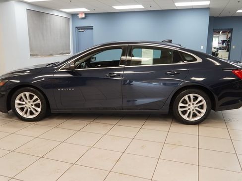 Used 2016 Chevrolet Malibu LT w/ Driver Confidence Package FWD image 2