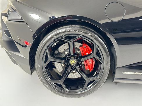 Used 2020 Lamborghini Huracan EVO image 33