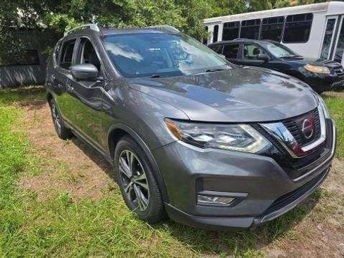 Used 2017 Nissan Rogue SL w/ SL Premium Package FWD image 3