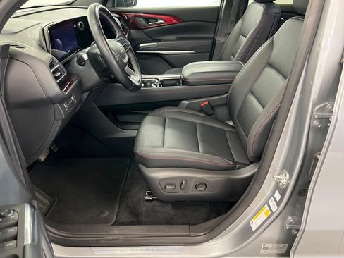 Used 2025 Chevrolet Traverse Z71 AWD/4WD image 18