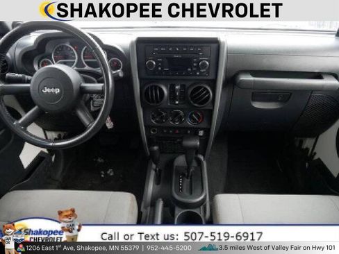 Used 2010 Jeep Wrangler Unlimited Rubicon image 13