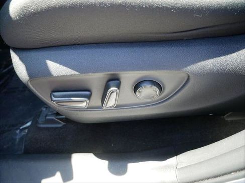 Certified 2025 Toyota RAV4 XLE AWD/4WD image 15