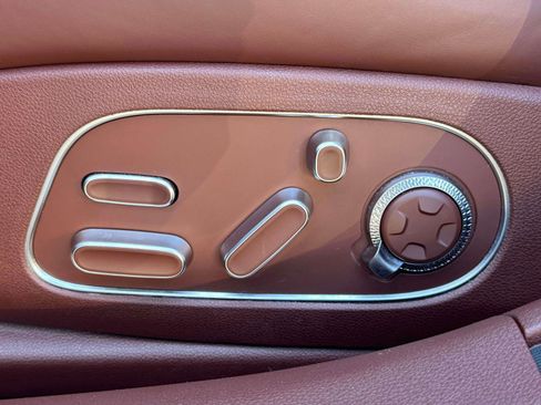 Used 2024 Genesis G90 3.5T image 18