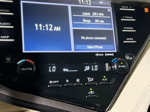 Used 2019 Toyota Camry XLE image 25