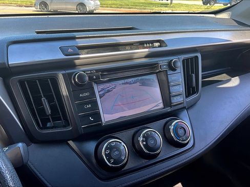 Used 2018 Toyota RAV4 LE w/ All Weather Liner Package AWD/4WD image 17