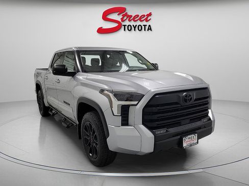 Used 2024 Toyota Tundra SR5 w/ SR5 Premium Package image 5