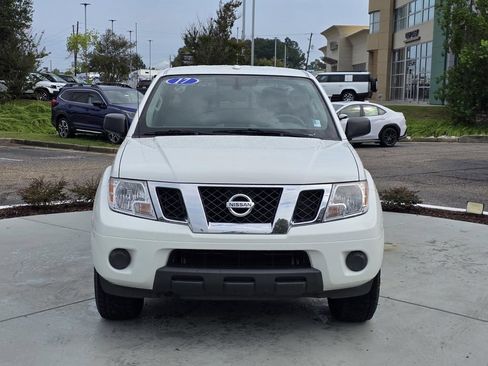 Used 2017 Nissan Frontier SV AWD/4WD image 2