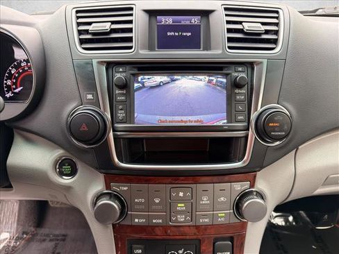 Used 2013 Toyota Highlander Limited image 20