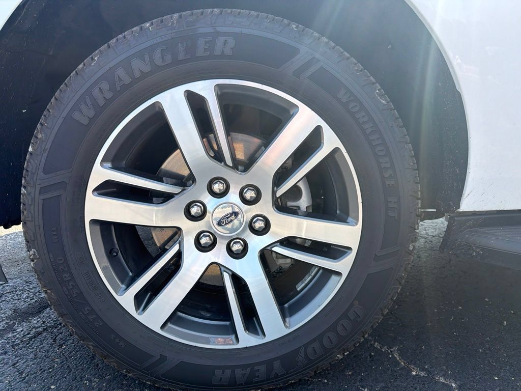 Used 2024 Ford Expedition Limited AWD/4WD image 32