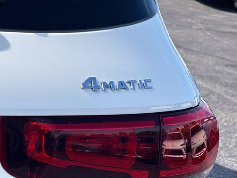 Used 2022 Mercedes-Benz GLB 250 4MATIC image 9