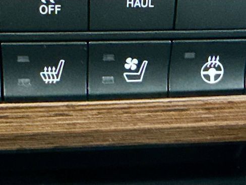 Used 2015 RAM 1500 Laramie w/ Convenience Group image 21