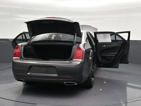 Used 2022 Chrysler 300 Touring w/ Sport Appearance Package RWD image 32