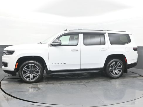 Used 2024 Jeep Wagoneer 4WD w/ Premium Group I image 5