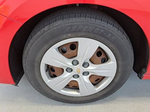 Used 2017 Chevrolet Cruze LS FWD image 28