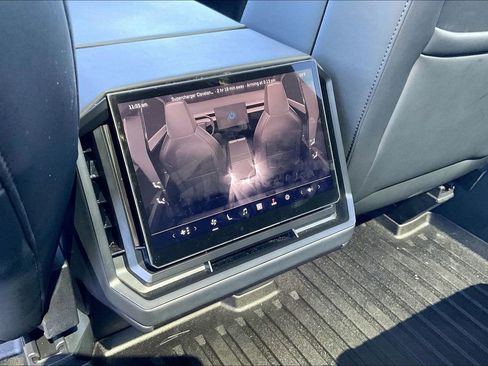 Used 2025 Tesla Cybertruck AWD Crew Cab image 31