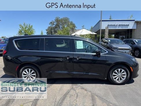 Used 2017 Chrysler Pacifica Touring w/ Tire & Wheel Group image 3