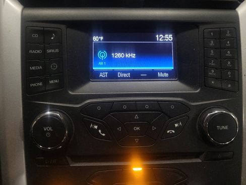 Used 2016 Ford Fusion SE image 25