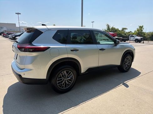 Used 2024 Nissan Rogue S FWD image 5